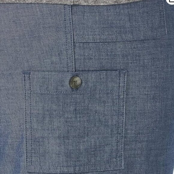 NWT Lee Women's Plus Size Flex-to-go 9" Cargo Bermuda Short, chambray, 24W - Picture 4 of 4